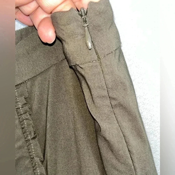 Soft Surroundings Ruffled seam Pants Olive Drab side zip stretchy - Picture 3 of 6